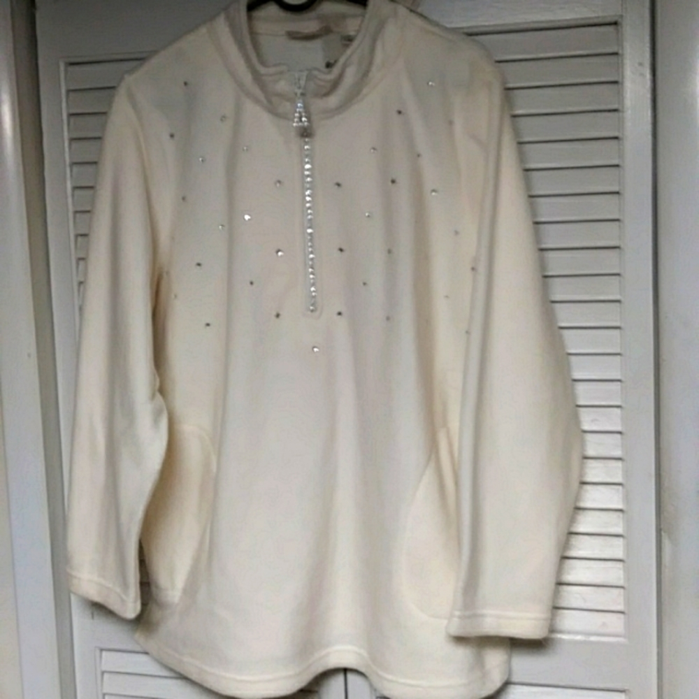 Quacker factory plush fleece pull over with faux diamonds. Brand new with tags.